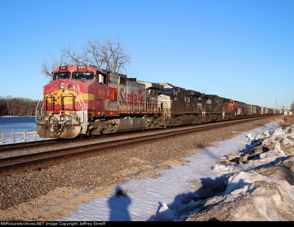 BNSF 694